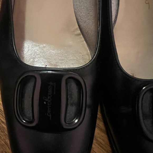 Salvatore Ferragamo Black Leather heels with Bow Detail - Picture 3 of 6